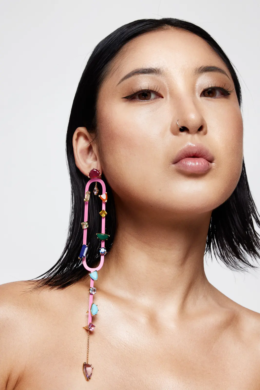 Model wearing a long articulated earring · Fashion retouching, TimeLäB Studio Barcelona