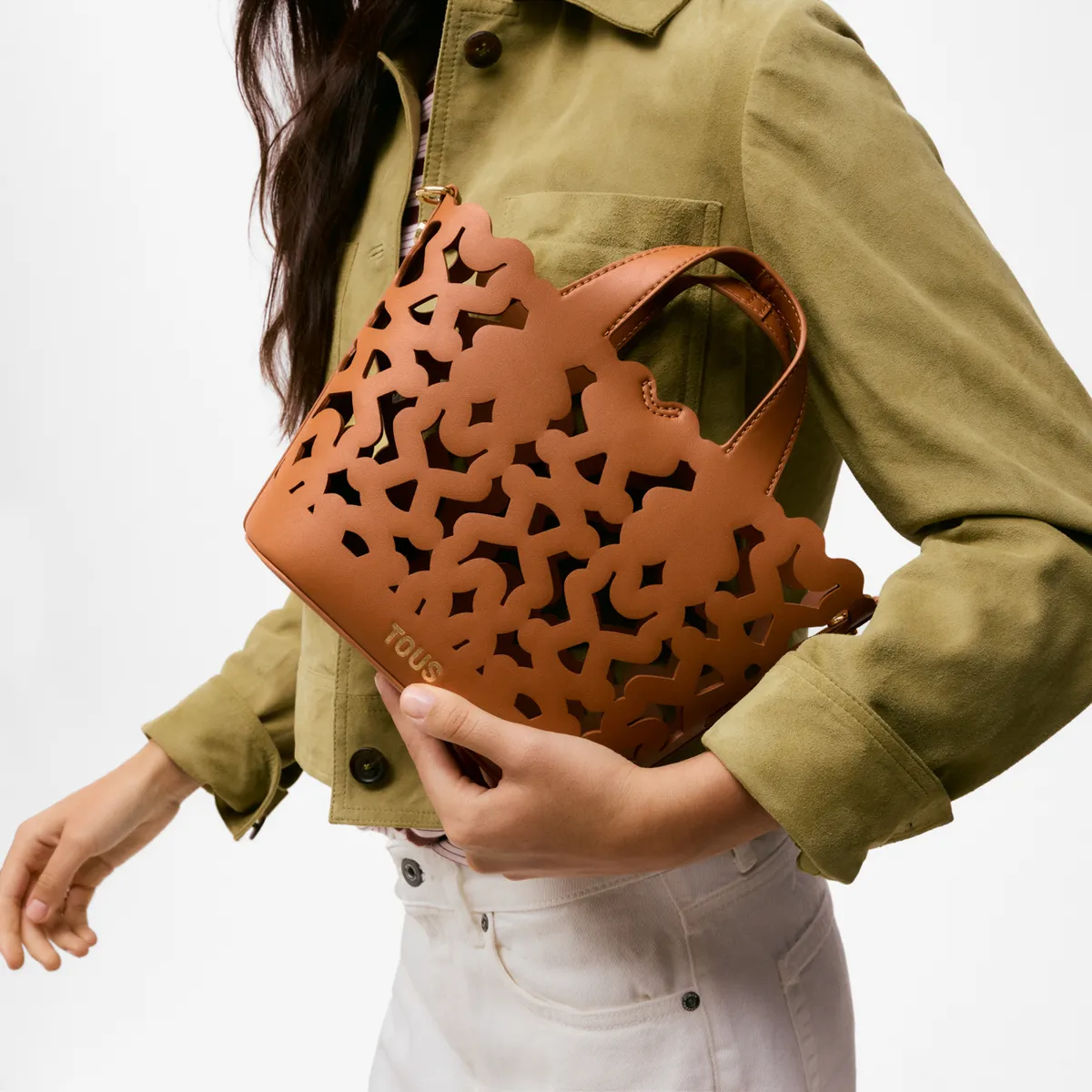 A model in khaki holding a laser-cut leather bag · Fashion retouching, TimeLäB Studio Barcelona