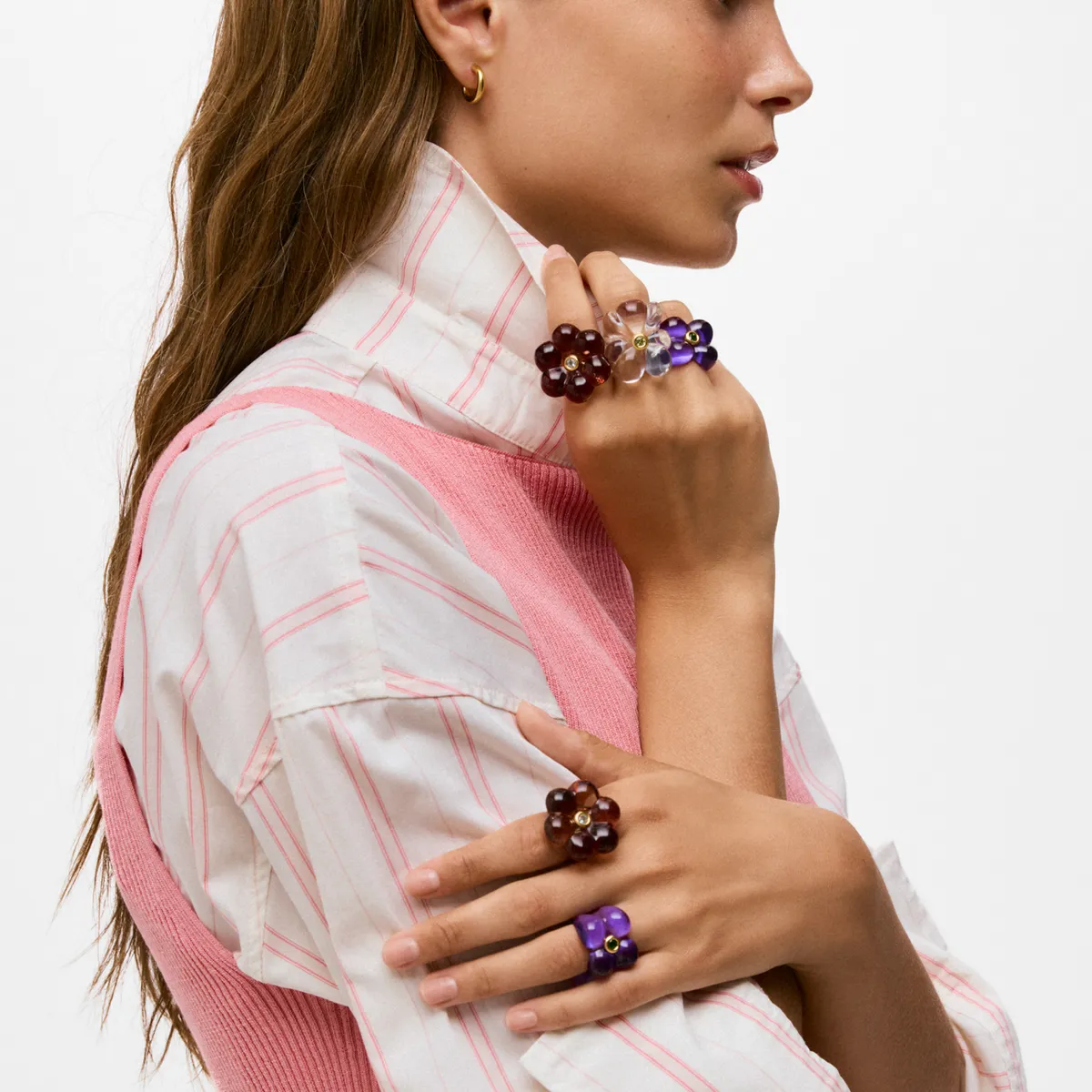 A model in profile with a pink shirt and resin rings · Fashion retouching, TimeLäB Studio Barcelona