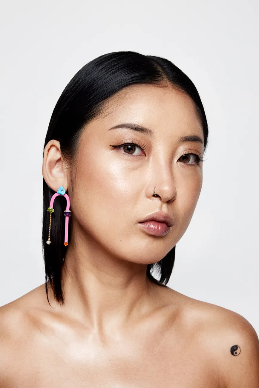A beauty portrait with an arched resin drop earring · Fashion retouching, TimeLäB Studio Barcelona