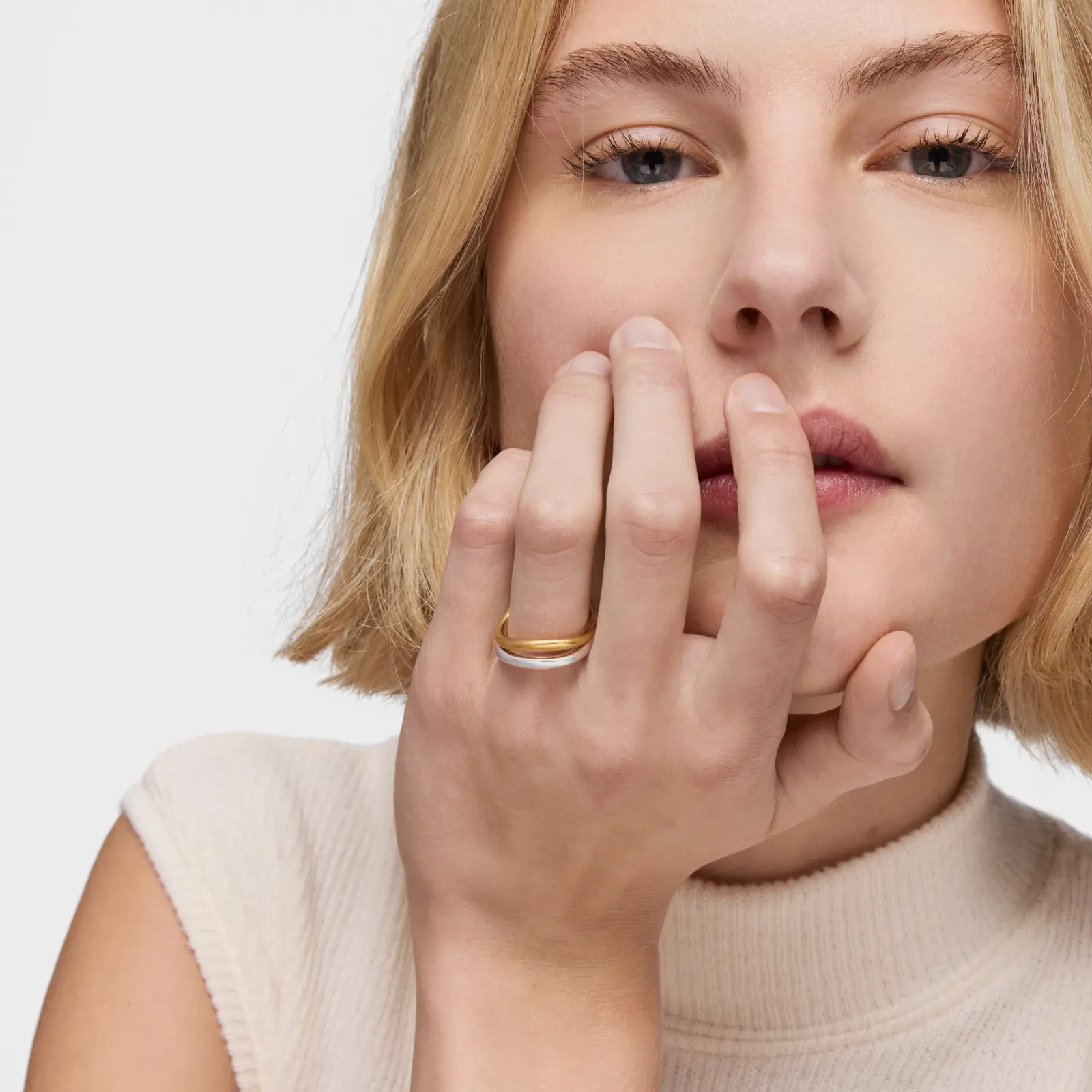 A close portrait with a gold ring held to the cheek · Fashion retouching, TimeLäB Studio Barcelona