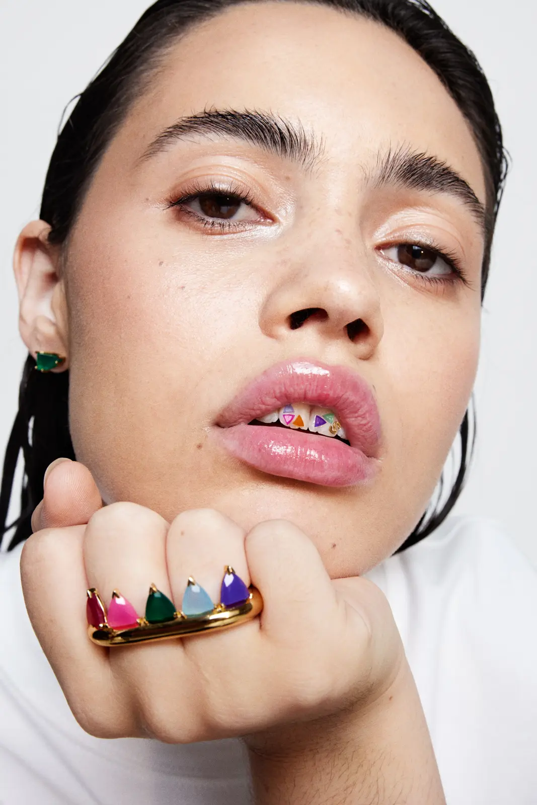 Model with rings raised to the face · Fashion retouching, TimeLäB Studio Barcelona