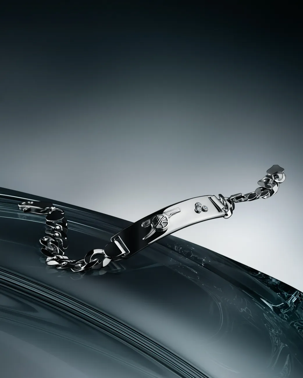 A silver bracelet with an engraved bar clasp, on water · Jewellery photography, TimeLäB Studio Barcelona