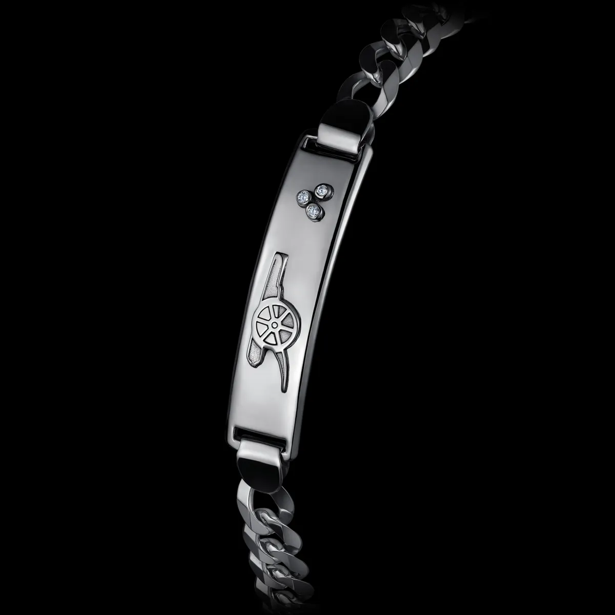 A steel curb-chain ID bracelet · Jewellery photography, TimeLäB Studio Barcelona