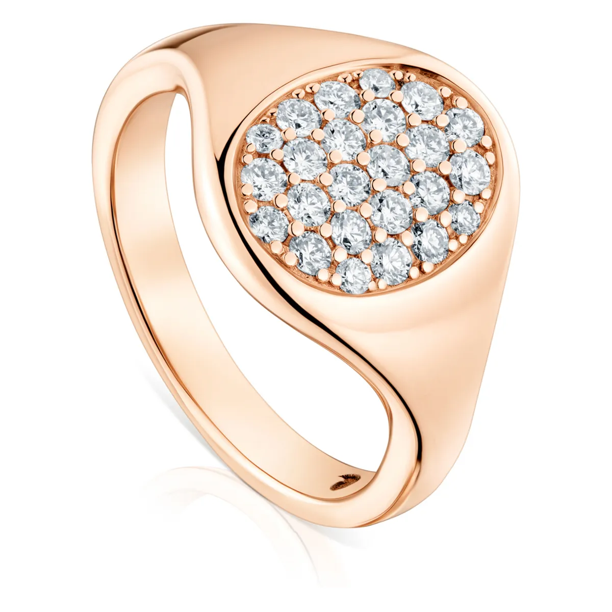 A rose gold signet ring pavé-set with white stones · Jewellery photography, TimeLäB Studio Barcelona