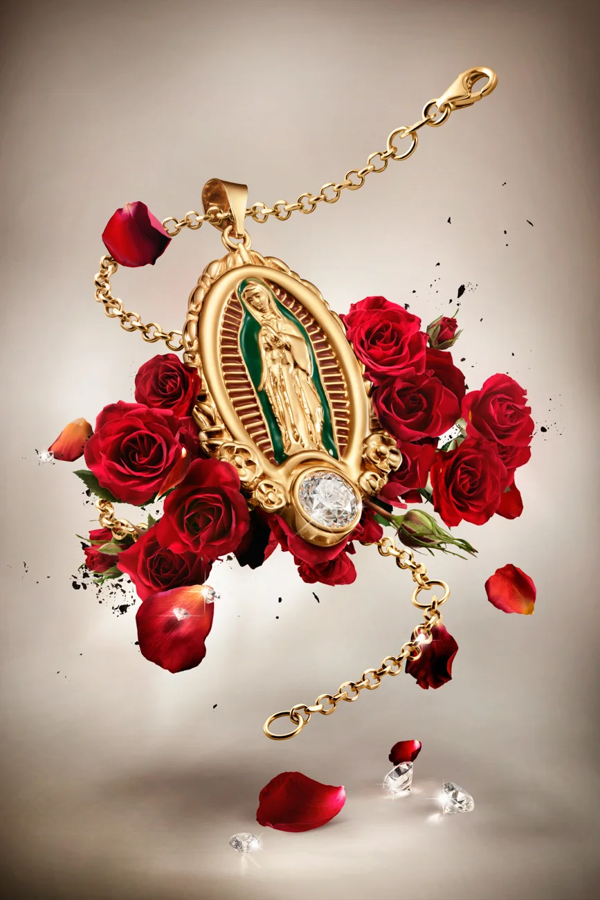 A gold medallion of the Virgin of Guadalupe framed by red roses on a chain · Jewellery photography, TimeLäB Studio Barcelona