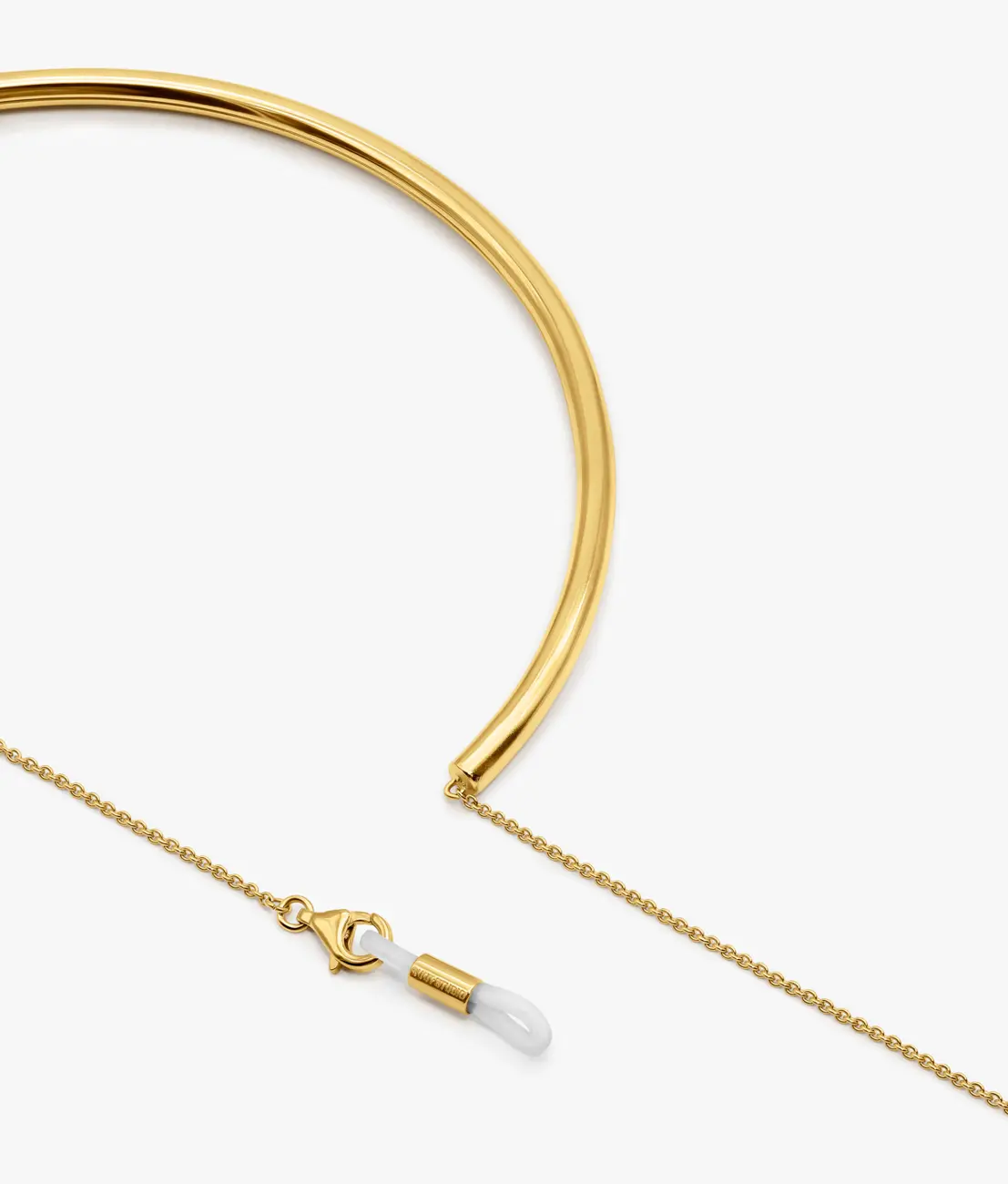 A gold eyewear chain combining a rigid bar with a fine link chain · Jewellery photography, TimeLäB Studio Barcelona