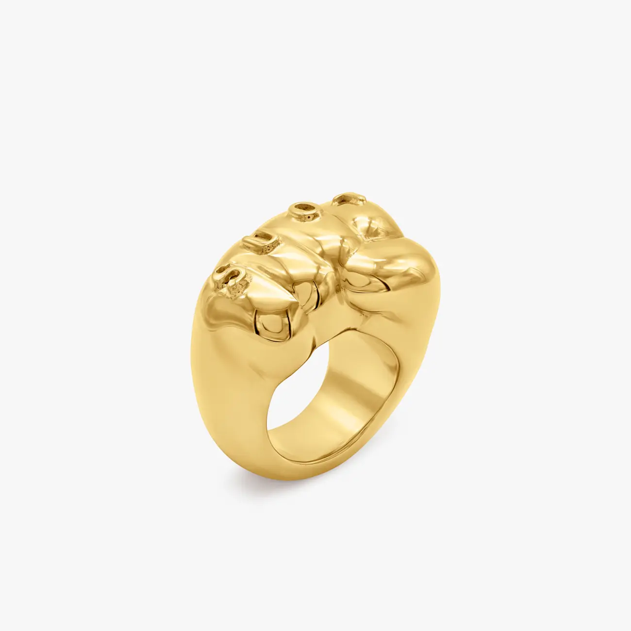 A domed gold ring with raised lettering across the top · Jewellery photography, TimeLäB Studio Barcelona