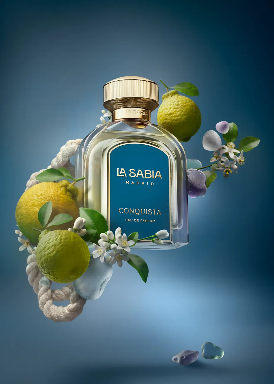 A blue fragrance among fresh citrus and blossom · Product photography, TimeLäB Studio Barcelona