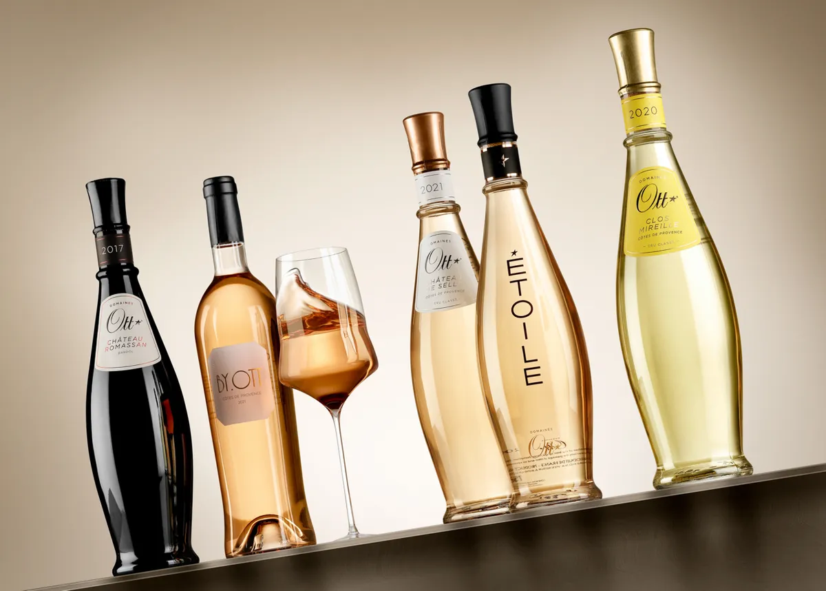 A line of rosé wine bottles with a filled glass · Product photography, TimeLäB Studio Barcelona