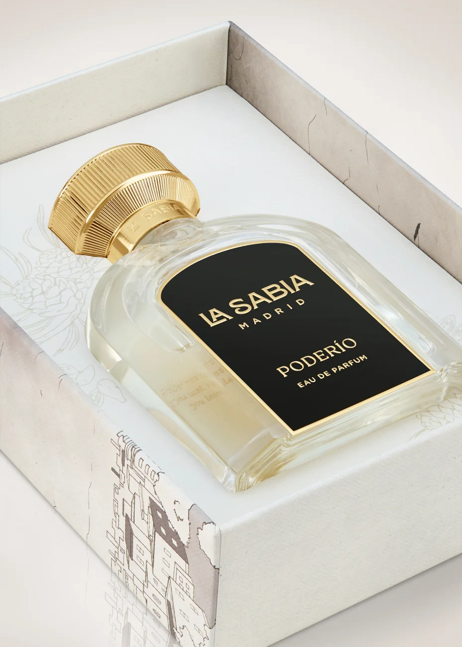 A LA SABIA fragrance presented in an open white gift box · Product photography, TimeLäB Studio Barcelona