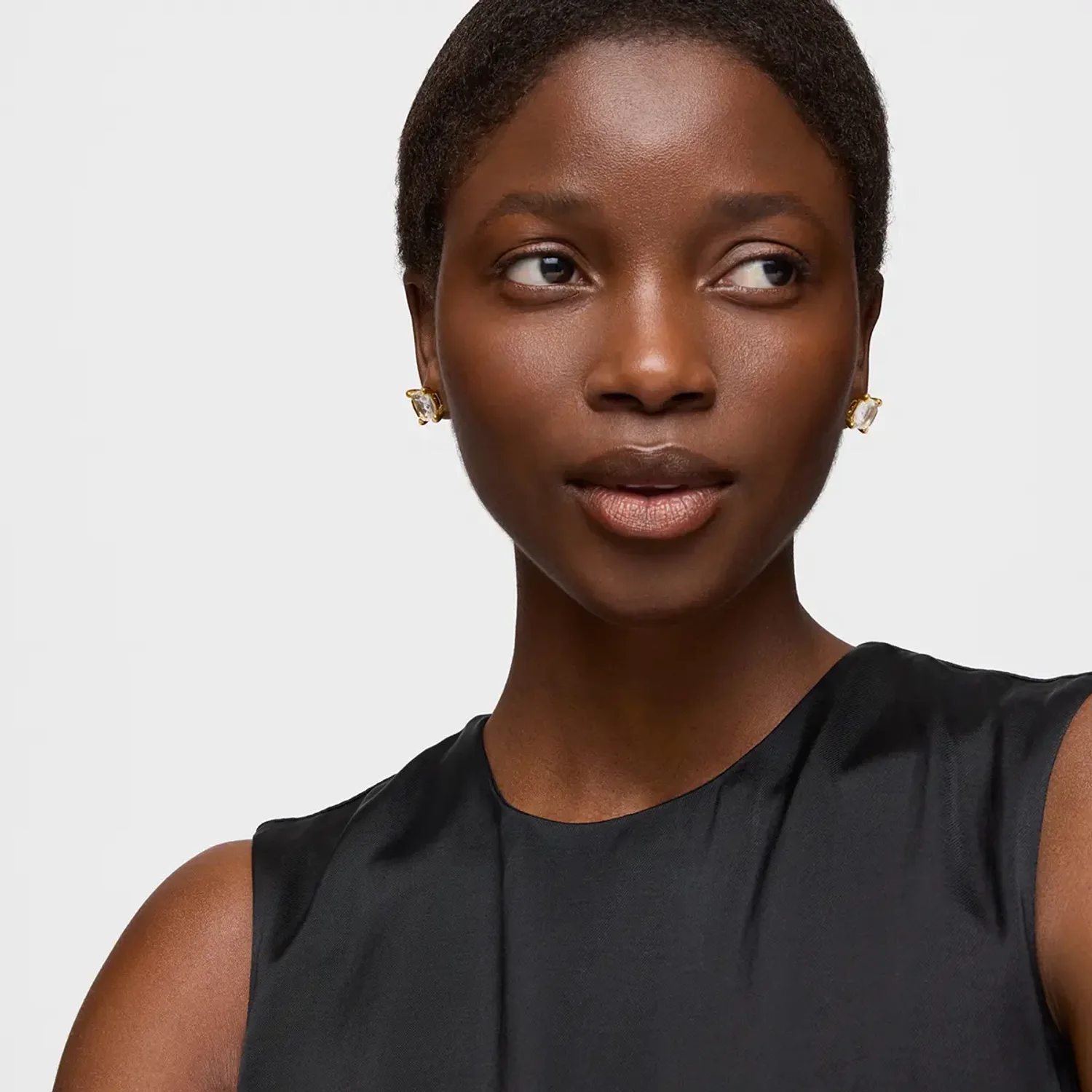 A model in an editorial beauty portrait, flawlessly retouched — TimeLäB Studio, Barcelona