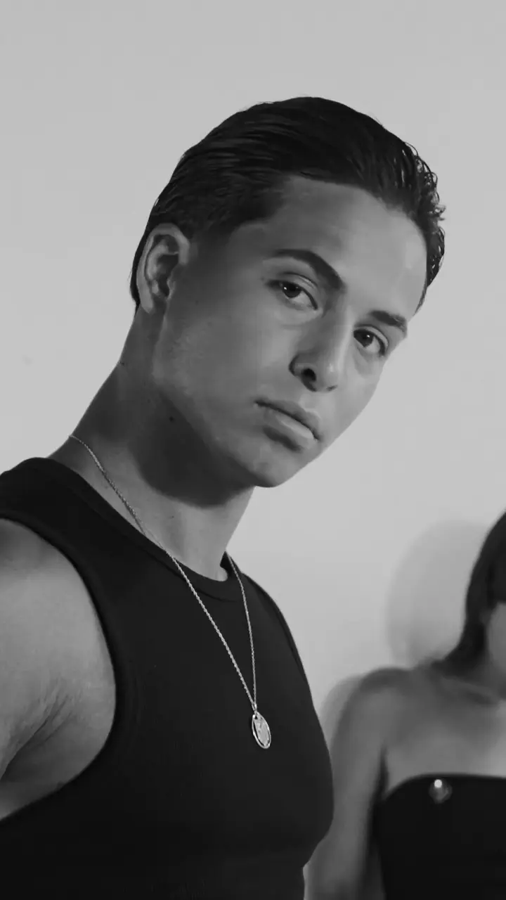 Gold on the skin, in black and white