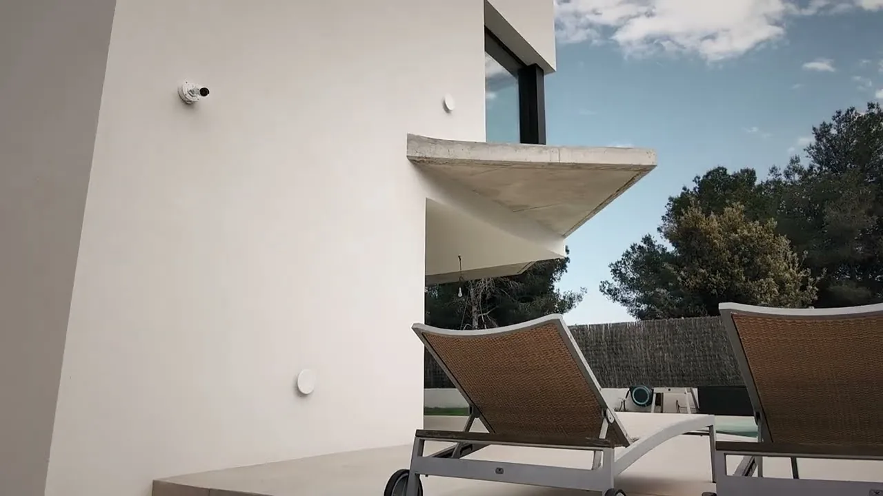 Timeless elegance — a furniture brand by the sea